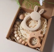 Zestaw prezentowany dla niemowlaka baby shower zawieszka do smoczka gryzaki