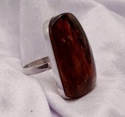 Srebrny pierścionek z bursztynem