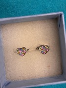 Kolczyki srebrne serduszka z kolorowymi cyrkoniami sztyfty nowe na Komunię