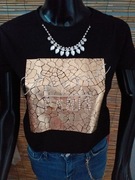 Czarny t shirt z ozdobą