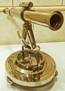 Alidade teodolit luneta kompas morski busola flota mosiężne brass vintage