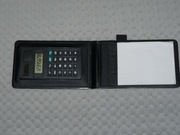 Kalkulator z notesem w czarnej okładce