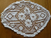 Ręcznie robiona handmade serweta kołkowa biała owal 27x 38 cm