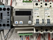 Regulator uniwersalny temperatury AR660 – precyzyjne sterowanie 