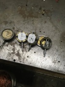 Czujniki zegarowe do pomiarów uszkodzone