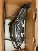 Reflektor przedni prawy Range Rover Velar LR150086 