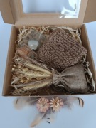 Rękawica ze sznurka, bukiet z suszu, tealight w słoiku - zestaw prezentowy