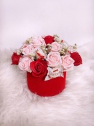 Flowerbox róże mydlane prezent na dzień kobiet 