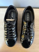 Czarne lakierowane sneakersy Guess Bhania na platformie w rozmiarze 36