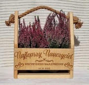 Drewniana skrzynka doniczka z grawerem idealny prezent na Dzień Nauczyciela