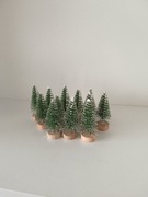 Zestaw 12 Mini Choinek - Sztuczne Drzewka Sosnowe do Dekoracji 