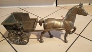Mosiężny koń z wozem