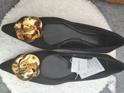 Skórzane zamszowe botki baleriny ze złota duża róża Reserved premium 