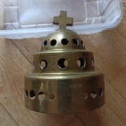 Stara mosiężna pokrywkę do lampionu znicza