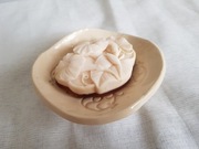 Mydelniczka ceramiczna z gliny naturalny beż, wzory