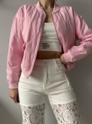 Różowa kurtka bomberka na zamek pikowana przejściowa z kieszeniami wiosenną