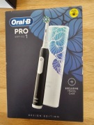 Oral-b PRO Series 1 with travel case. Czarna