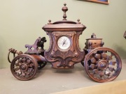 Zegar drewniany- minibarek w formie powozu. 