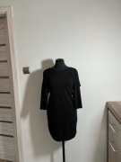Elegancka sukienka DANITY z odpinanymi łańcuchami - Rozmiar M