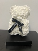 Miś z wiecznych róż– elegancki prezent na Walentynki, urodziny 