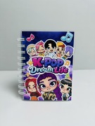 Mini książka Huntrix, Demon Hunters w stylu „Avatar World”.