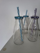 5x Butelka ze słomką szklana, zakręcana na sok drinki 
