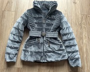 Ciepła damska kurtka z paskiem welur GUESS S 