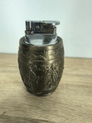 Popielniczka z zapalniczką – vintage, metalowa, dekoracyjna