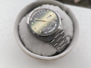 Oliwkowy zegarek orient lata 70 cesarski królewski ni seiko certina citizen