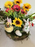  Wielkanocny stroik ze słonecznikami i zajączkami – ręczna dekoracja