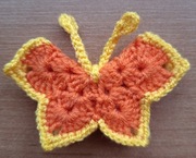 MOTYLEK NA SZYDEŁKU 8x5CM 