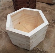 Donica drewniana sześciokątna skrzynka na kwiaty pomidory 