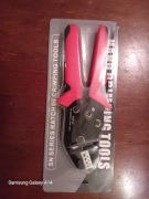 Zaciskarka do końcówek kabli