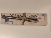 PREZENT na DZIEŃ MĘŻCZYZN zakładka z długopisem