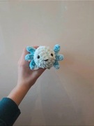 Maskotka na szydełku axolotl na szydełku