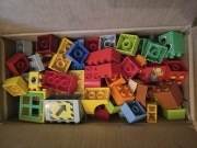 LEGO Duplo mix klocków 1 kg plus dwie figurki 