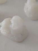 Figurka trwała materiał m.inn. kauczuk Baranek wielkanocny wysokość 4,5 cm 