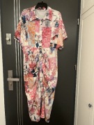 Shein sukienka modny wzór kwiaty kwiecista papuga roz.42/44