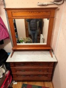 Neobarokowa komoda, toaletka z lustrem i marmurem, rzeźbione lwy