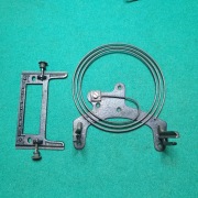 System mocowania mechanizmu zegara ze śrubami