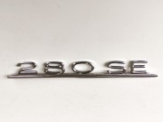 Emblemat 280 SE do montażu na tylnej klapie samochodu Mercedes-Benz W108.