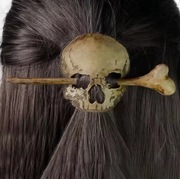 Spinka do włosów w kształcie czaszki
