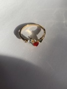 Pierścionek pozłacany z czarnym kamieniem