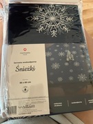 Markizeta obrus welurowy granatowy w srebrne śnieżynki 85x85