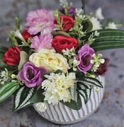 Dekoracyjna ceramiczna donica z kwiatami