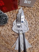 Kieszonka na sztućce w kształcie choinki.