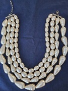 Kolia ze sztucznych dużych pereł