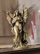 Figurka dekoracyjna anioł vintage złota 