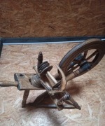 Zabytkowy kołowrotek do przędzenia