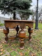 Ekskluzywny stolik dębowy - styl neorenesans, antyczny charakter 